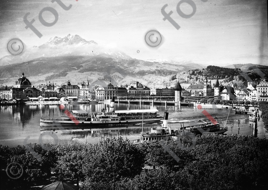 Luzern mit Pilatus | Lucerne to Mount Pilatus - Foto foticon-simon-023-003-sw.jpg | foticon.de - Bilddatenbank für Motive aus Geschichte und Kultur